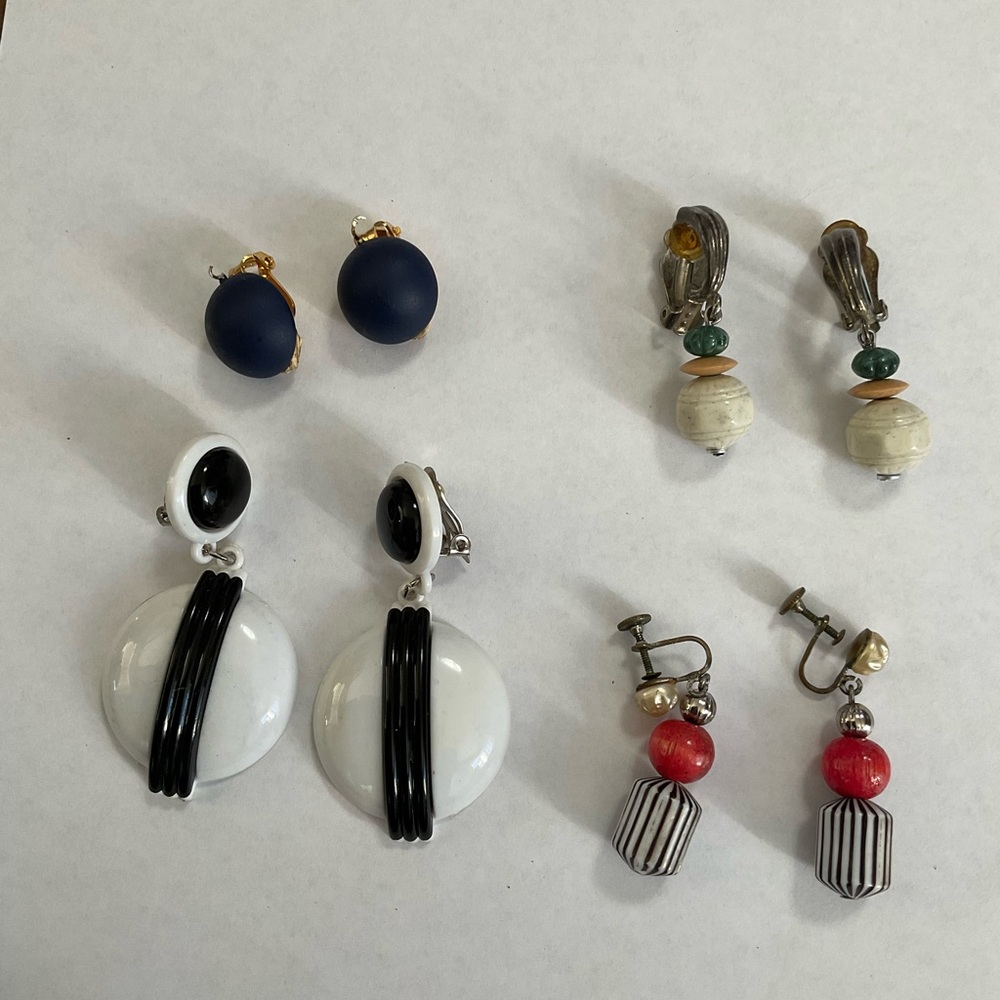 FOUR PAIRS‎ OF VINTAGE CLIP ON AND SCREW BACK EARRINGS